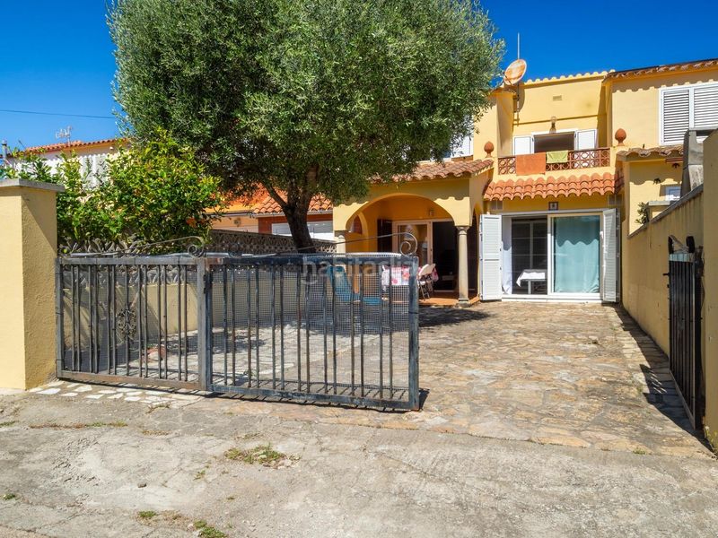 Foto 5c9cd727-02c1-4934-85ee-aa405eccaad5. Casa amb aparcament a Riells Escala (L´)