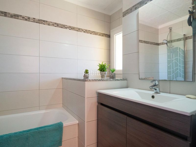 Foto 84e78b7a-fc77-4740-a2fa-ef811438b72e. Casa amb aparcament a Riells Escala (L´)