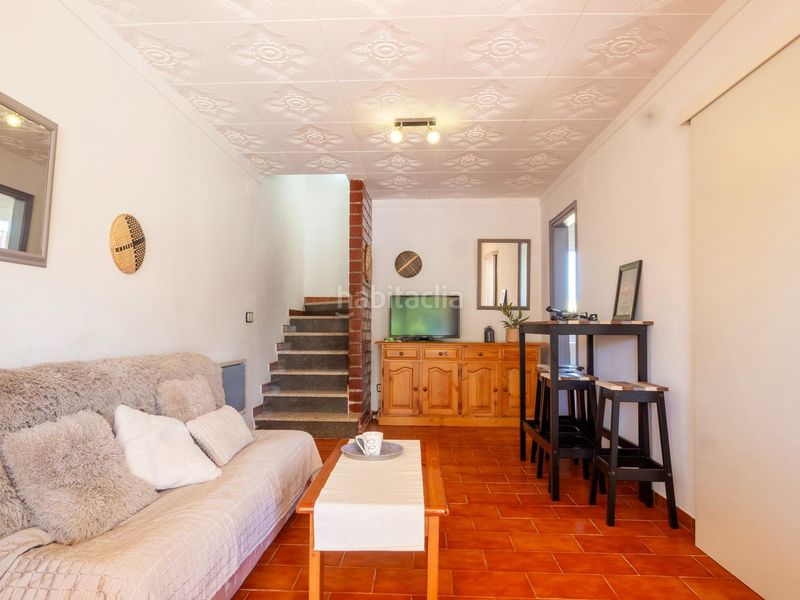 Foto bf319577-d251-44bc-8785-64fe2a2bbb66. Casa  en muy buen estado situada en la zona de Riells de dalt en Escala (L´)