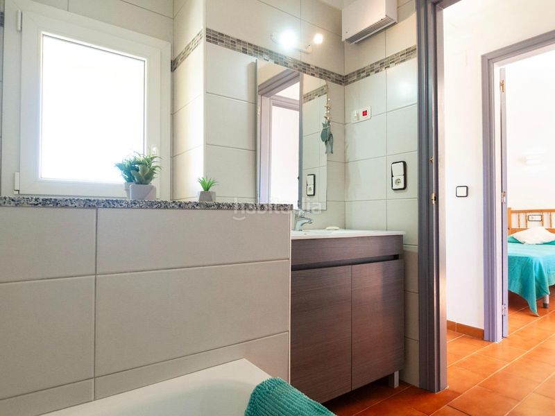 Foto e639652d-770d-4cc8-8dca-2787be2749dc. Casa amb aparcament a Riells Escala (L´)