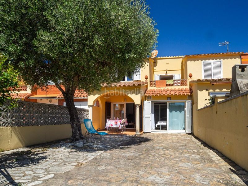 Foto f83797c8-13ea-43aa-9a81-92cd9ed42624. Casa  en muy buen estado situada en la zona de Riells de dalt en Escala (L´)