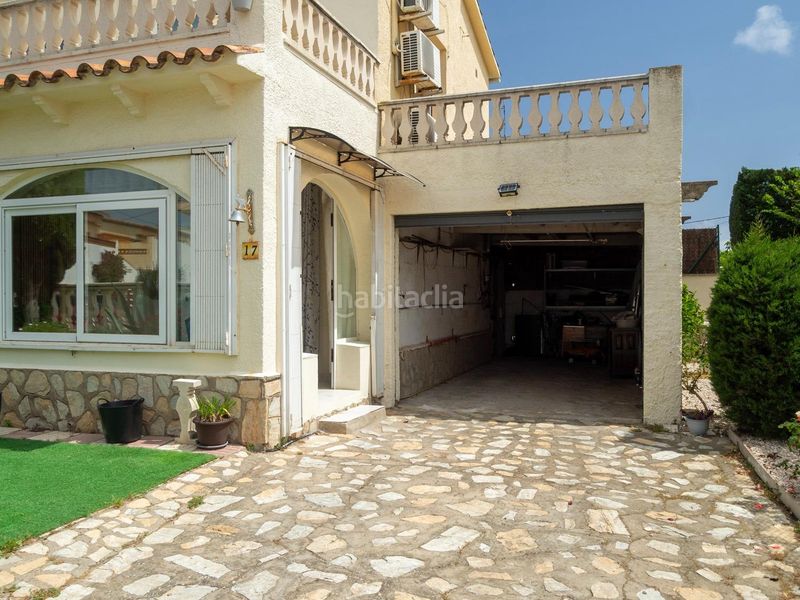Foto 02e30d6b-76a0-4f39-adbd-da6d4969088f. Casa amb aparcament a Riells Escala (L´)