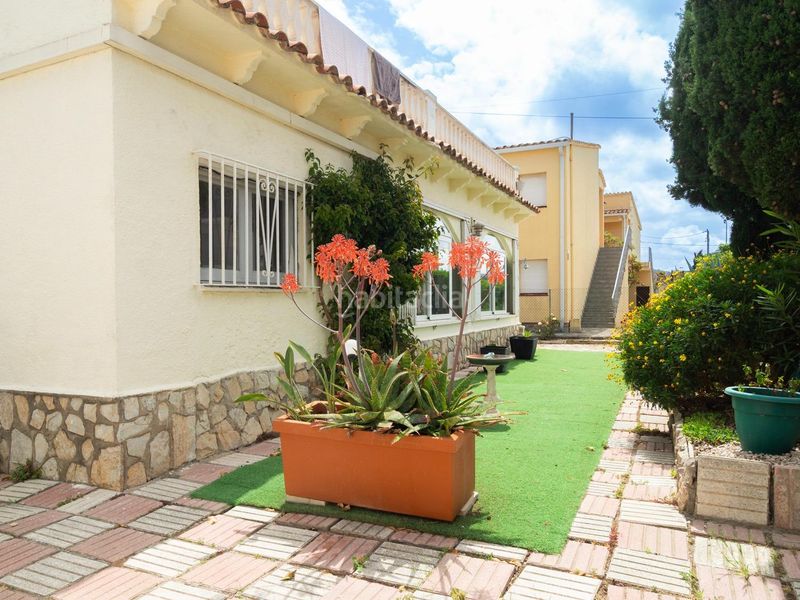 Foto 28b2cd92-24fd-441d-aca6-7cdec48b07cb. Casa amb aparcament a Riells Escala (L´)