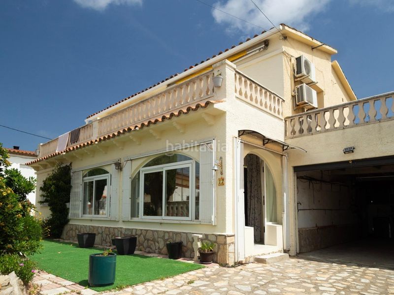 Foto 90ac9034-ee89-46d7-aeef-f6a000a5fdd1. Casa amb aparcament a Riells Escala (L´)