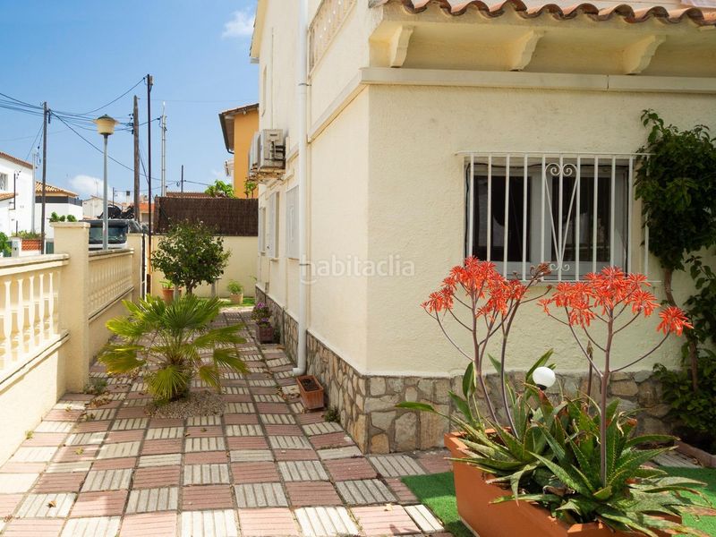 Foto 99f3bdb9-f2d3-4816-a1fa-0ce8aacaec10. Casa amb aparcament a Riells Escala (L´)