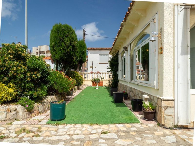 Foto d85d964e-9592-451c-88fa-c4528e476b02. Casa amb aparcament a Riells Escala (L´)