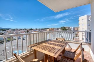 Apartment in Riells. Apartamento exterior a 100 m de la playa de riells con gran balc