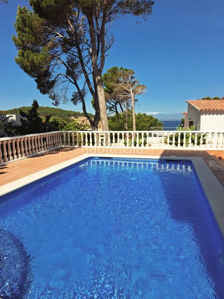 Foto 911f87d3-6957-497b-a586-bc07ae5a695f. Casa amb aparcament piscina a Montgó Escala (L´)