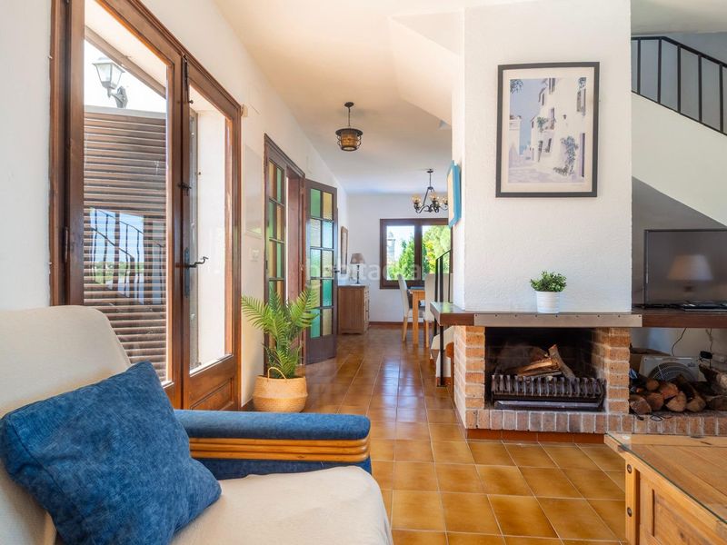 Foto f34f5bdb-5767-44aa-9e0a-1e3051a3ae37. Casa amb aparcament piscina a Montgó Escala (L´)
