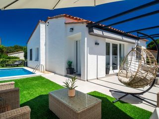Casa  Calle termes, dels. Casa reformada con piscina y m�ximo confort frente al parque nat