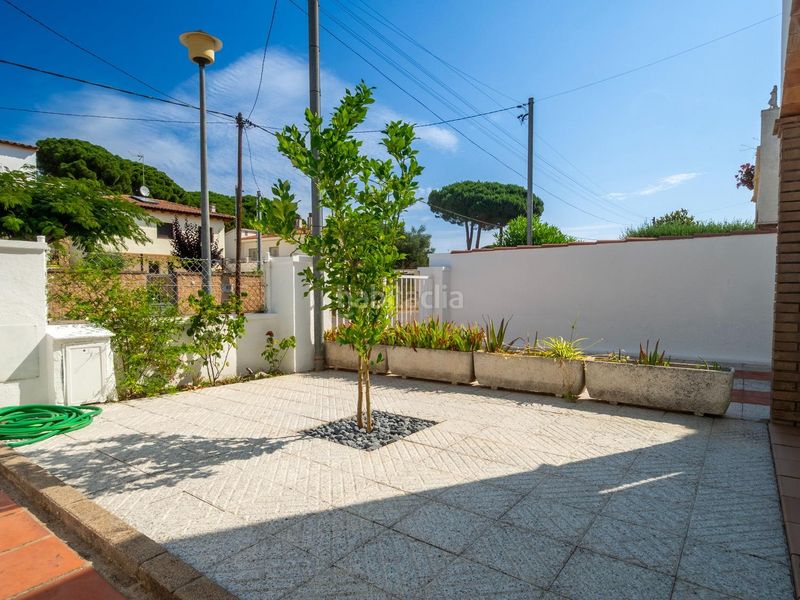 Foto d2142838-637d-46e4-af7f-947dfe2820a0. Casa amb aparcament a l´Estartit poble Estartit