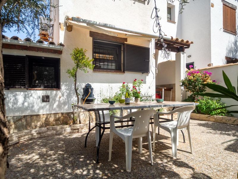 Foto cab3c87b-b7bd-46a9-9576-6e837641b7cc. Casa amb calefacció aparcament a Riells Escala (L´)