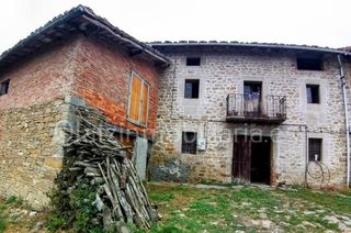 Casa en Artziniega. Casa en venta en artziniega, 6 dormitorios.