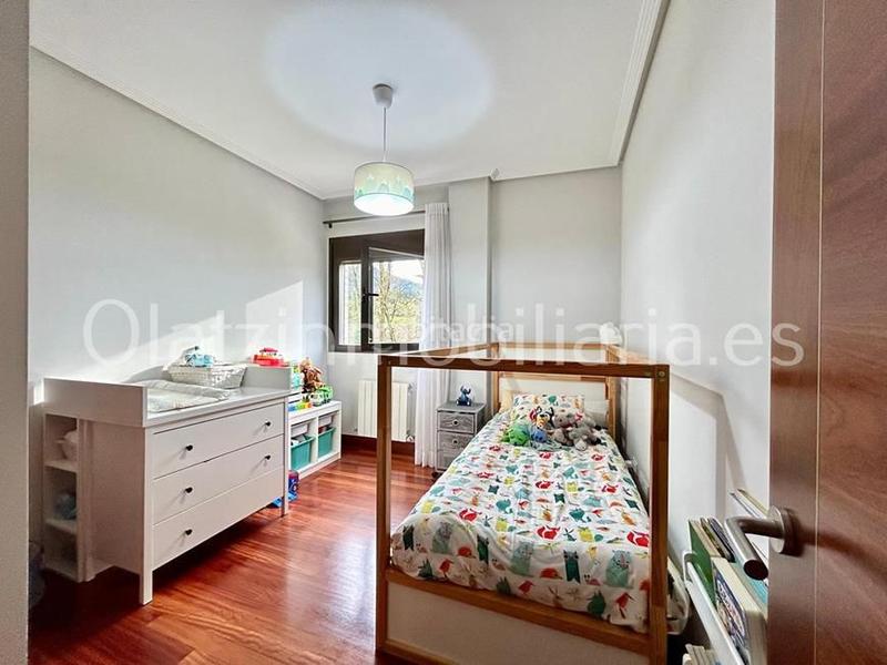 Foto 5edff6f9-bd43-4525-9fb6-a07120a06848. Pis amb calefacció aparcament a Sopuerta