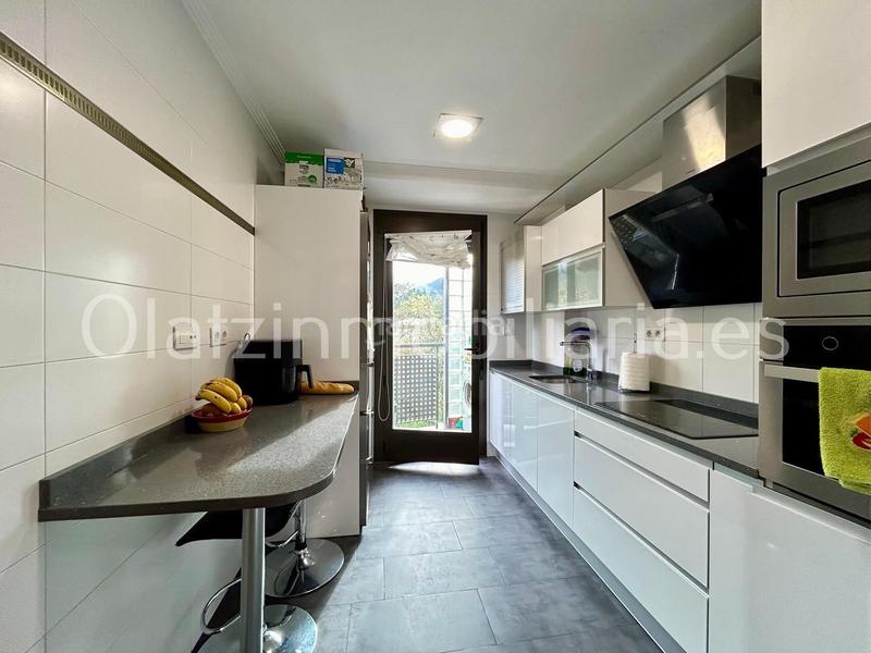 Foto f32f99d4-208e-453b-93b9-e5a1b0758670. Pis amb calefacció aparcament a Sopuerta