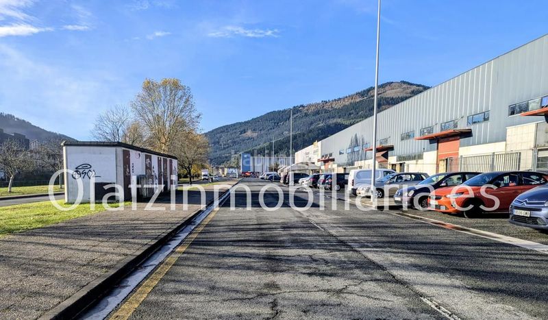 Foto af24a43c-5f61-4394-a1f8-b5f0e93aa77c. Lloguer nau industrial a Llodio