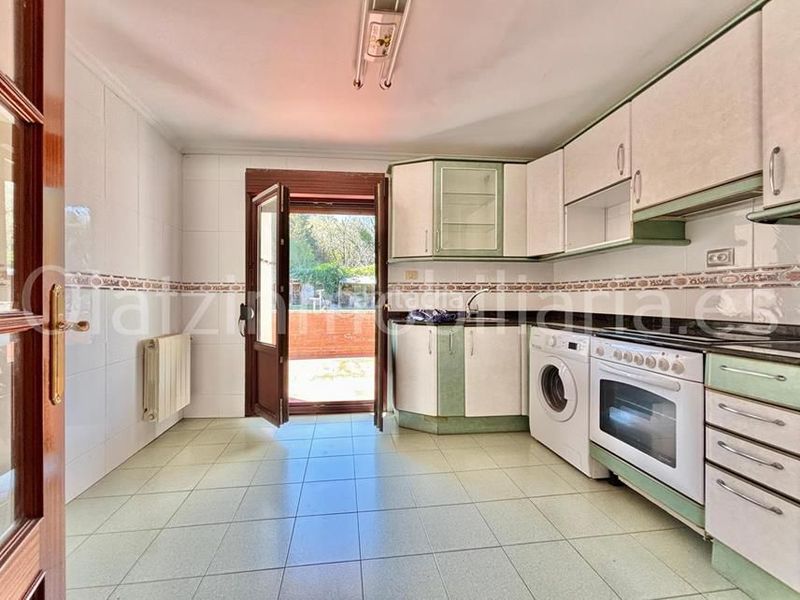 Foto 11c5c887-f747-401a-bf3c-fde4540299b1. Casa  en venta en la baluga, 7 dormitorios. en Sopuerta