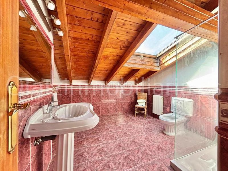 Foto 2e38a8d9-ccb4-41b2-8d2f-2b1338542569. Casa  en venta en la baluga, 7 dormitorios. en Sopuerta