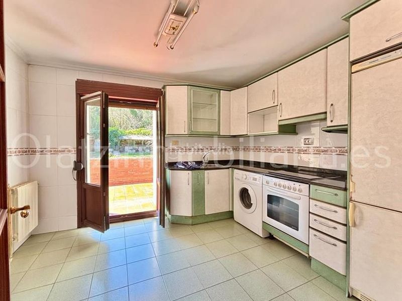 Foto edda03ec-c53f-457f-b1c9-c9979069eb53. Casa  en venta en la baluga, 7 dormitorios. en Sopuerta