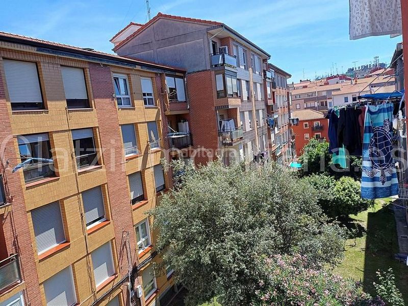Foto 60480700-94f8-4841-8794-7b17de385f9d. Pis amb calefacció aparcament a Centro Barakaldo