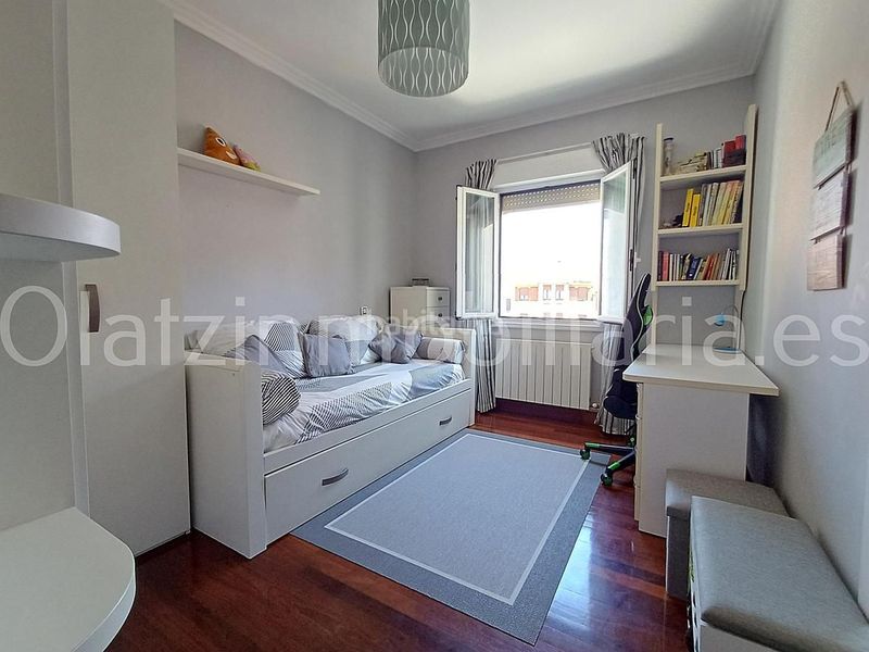 Foto f616b967-d6fb-40d5-9d1d-5a0fb7a828af. Pis amb calefacció aparcament a Centro Barakaldo
