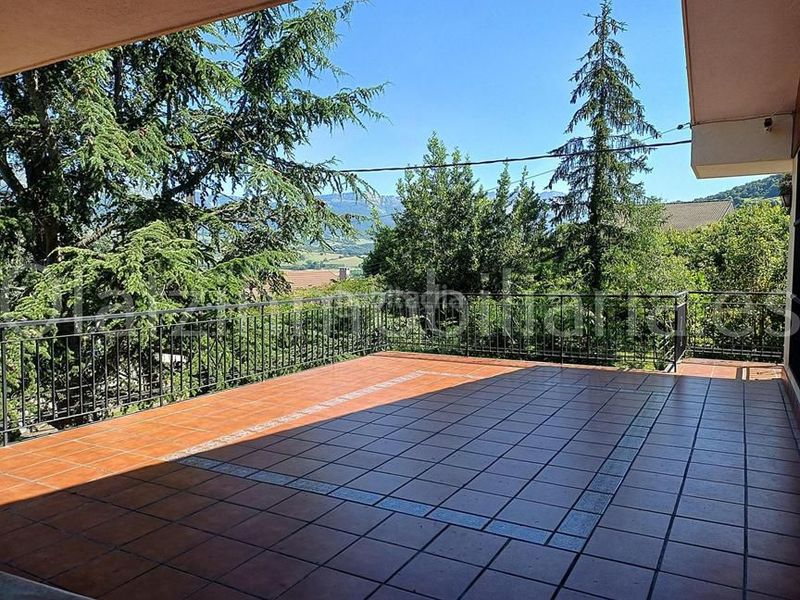 Foto 800412a7-d435-47f8-83e2-a327cfd3dff8. Casa amb calefacció aparcament piscina a Valle de Mena