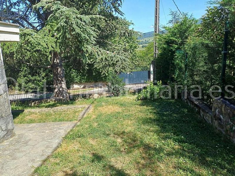 Foto b889e61b-420f-49e5-bf45-56885631a4d6. Casa amb calefacció aparcament piscina a Valle de Mena
