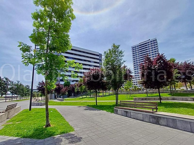 Foto 4d81cccb-de47-45f5-9357-8b35f8154558. Pis amb calefacció aparcament piscina a Lasesarre Barakaldo