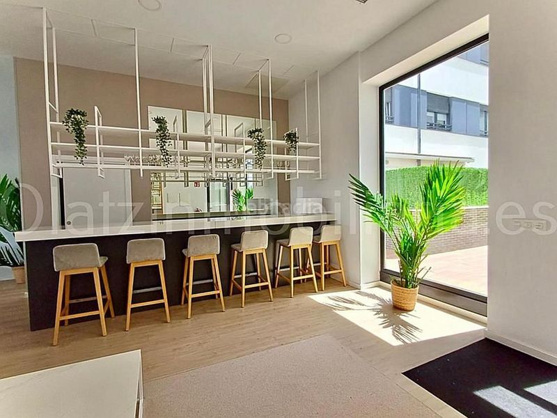 Foto a3bd0ab2-25e0-4376-a277-99b217ec6aaa. Pis amb calefacció aparcament piscina a Lasesarre Barakaldo
