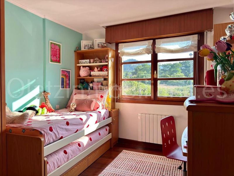 Foto b62b736d-f69c-4e6d-9647-5d41fcfdd4b9. Casa amb calefacció aparcament a Zalla