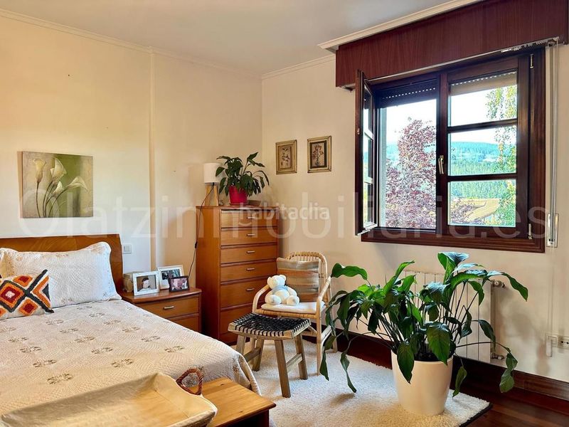 Foto f0ee5d94-3024-40c5-996c-2bf36a3c4029. Casa amb calefacció aparcament a Zalla