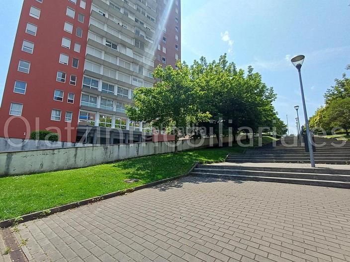 Foto ca7bab3c-6590-489b-8ea9-d00e8dc62c09. Pis amb calefacció aparcament a Bagatza - S. Vicente Barakaldo