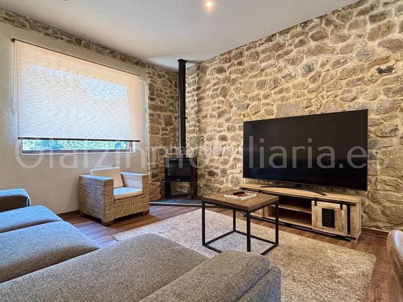 Foto a9e03438-be2a-4df2-88a4-b763c0fb7321. Casa amb calefacció aparcament a Arcentales