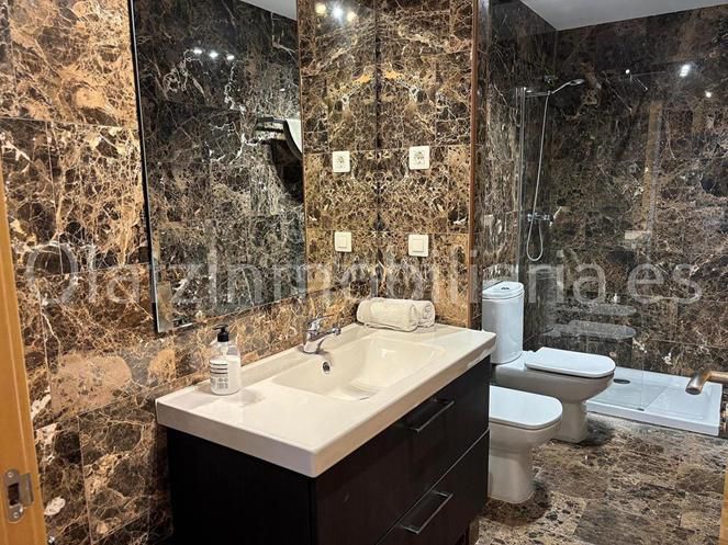 Foto a119334a-6655-4358-8d99-080f2b9823d5. Casa amb calefacció aparcament a Llodio