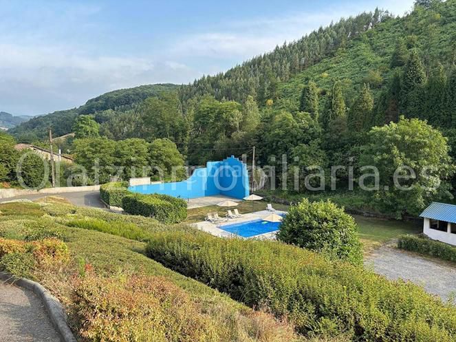 Foto f7a5b365-2e6d-4e08-8df8-3953ccecc8e6. Casa amb calefacció aparcament a Llodio