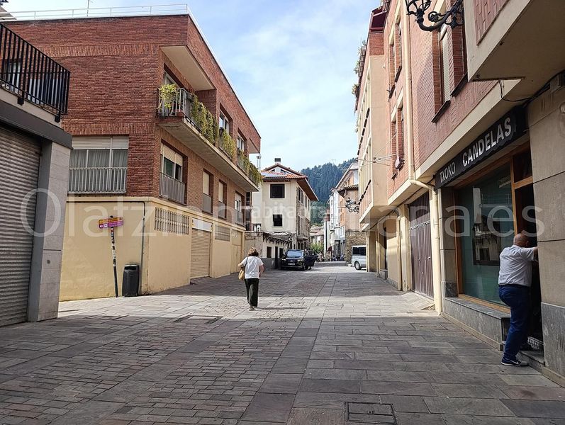 Foto aa96af36-fb7a-41f9-ad59-1f91fd9c2c75. Local comercial a Balmaseda