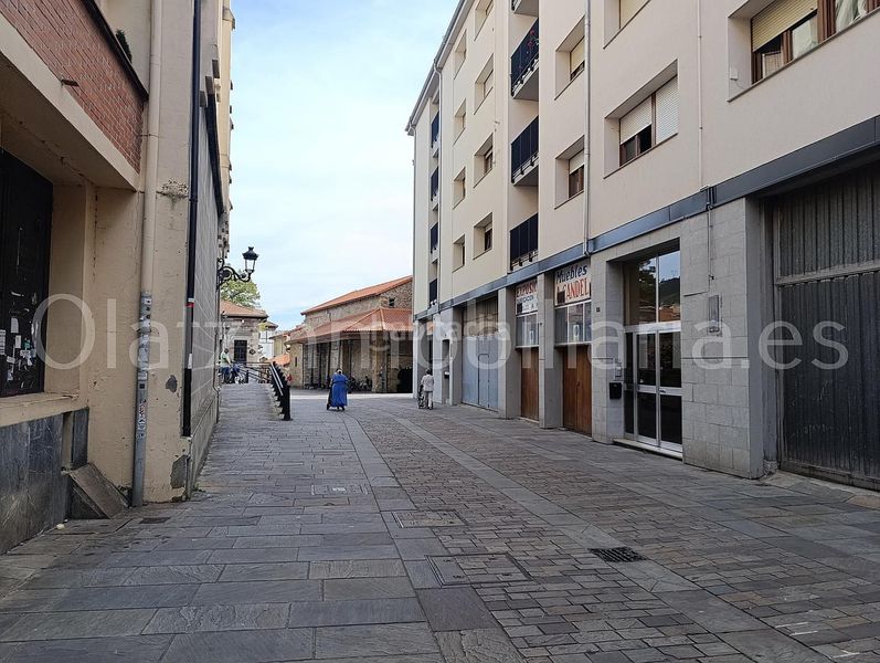 Foto fe70e650-e129-452a-9b72-6186e0edf2f5. Local comercial a Balmaseda