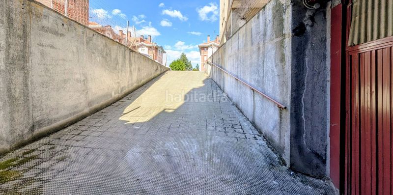 Foto f3afaf16-e732-47ba-a3ce-1093408299c9. Aparcament cotxe a Amurrio