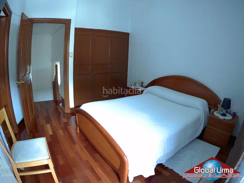 Foto d77c0803-6bef-4abf-b68c-ea317a539b80. Casa adossada amb calefacció a Bagatza - S. Vicente Barakaldo