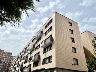 Pis  Iturribide kalea 121. Piso completamente exterior, soleado, hormigón
