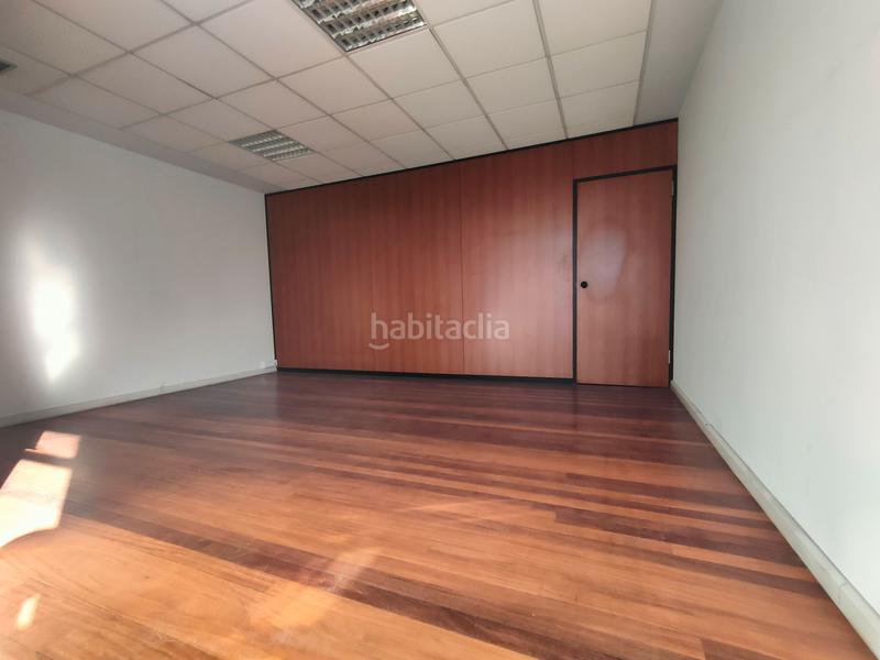 Foto ebe9807f-aba4-447c-9a3b-f3cc3d58eab6. Bureau avec chauffage dans Las Arenas Getxo