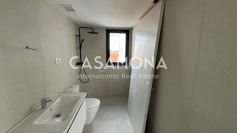 Foto b6f69fba-aa3b-4fb4-97d9-84b9956e8260. Ático en Navas Barcelona
