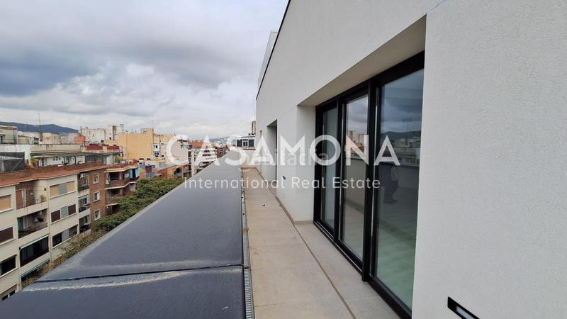 Foto f9bc2137-3537-4ac1-9a12-32e164da2100. Attico con riscaldamento in Navas Barcelona