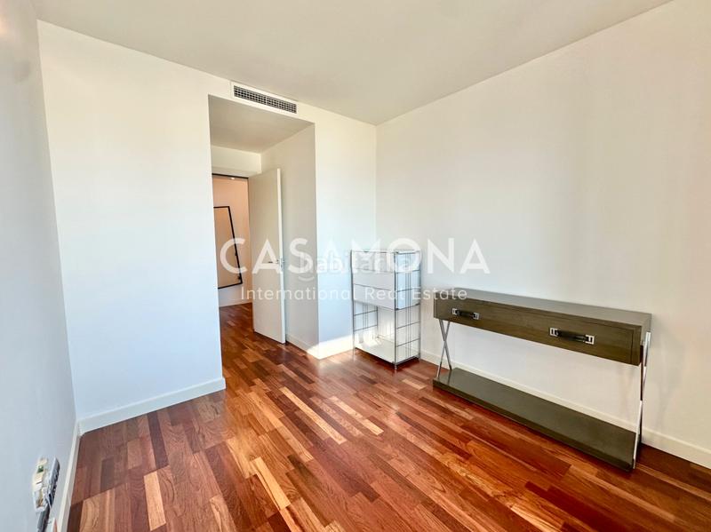 Foto e2f464f6-55e2-4056-b754-a6595e29c176. Lloguer àtic amb calefacció aparcament a Diagonal Mar i el Front Marítim del Poblenou Barcelona