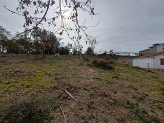Terreny residencial a Carrer de sota 001. Terreno ascendente con una superficie de 1.014 m2.
