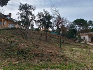 Terreny residencial a Carrer de sota 0002. Terreno ascendente con una superficie de 820 m2.