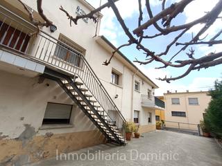 Xalet a Avinguda sant jordi 76. Casa en el pueblo con dos viviendas independientes