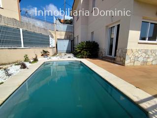 Casa aparellada a Carrer grèvol 28. Financiacion 100%. magnifica casa pareada con piscina.