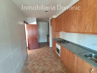 Chalet en Carrer junta de compensaci 5. Chalet independiente con tres viviendas