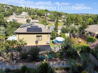 Xalet  Carrer roures. Esplendida casa en dos plantas. con una superficie total constru